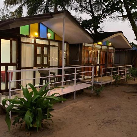 Casa Beach Hut Resort パロレム エクステリア 写真